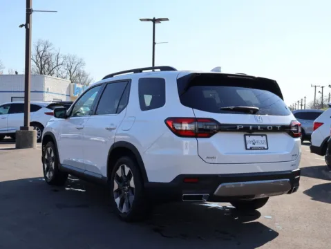More photos of 2026 Honda Pilot Elite at Jay Wolfe Honda, MO