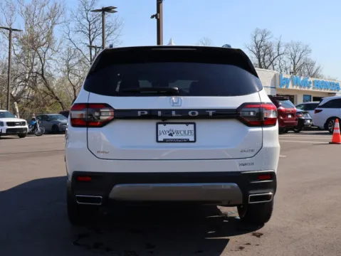 More photos of 2026 Honda Pilot Elite at Jay Wolfe Honda, MO