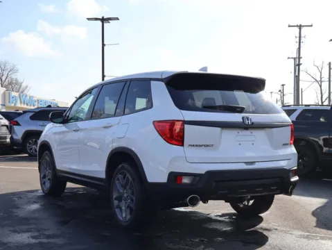 More photos of 2023 Honda Passport EX-L at Jay Wolfe Honda, MO