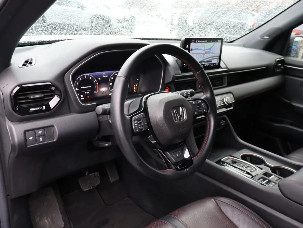 2025 Honda Pilot Black Edition - Photo 17