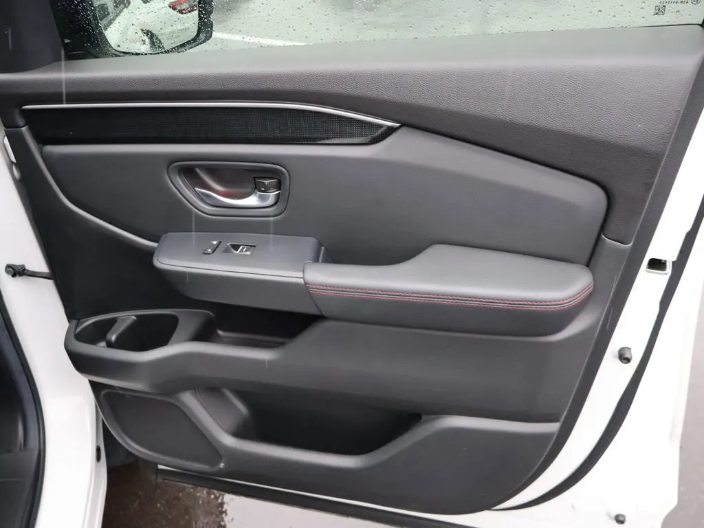 2025 Honda Pilot Black Edition - Photo 11