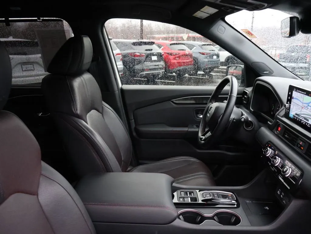 2025 Honda Pilot Black Edition - Photo 8