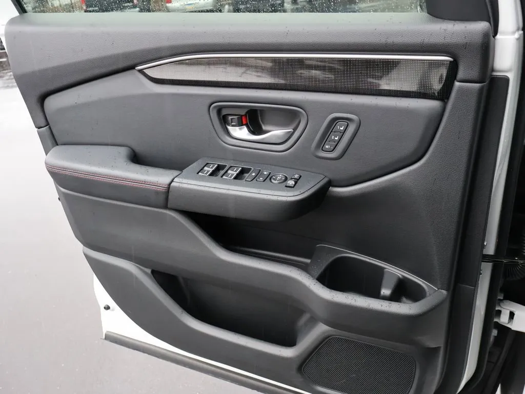 2025 Honda Pilot Black Edition - Photo 32