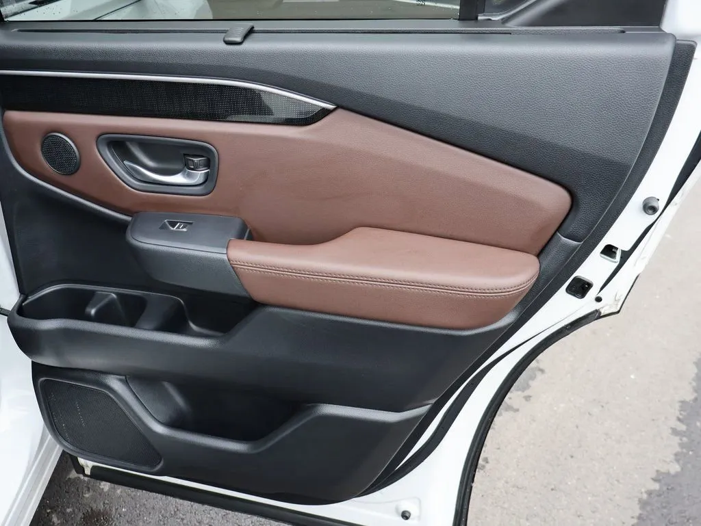 2025 Honda Pilot Elite - Photo 15