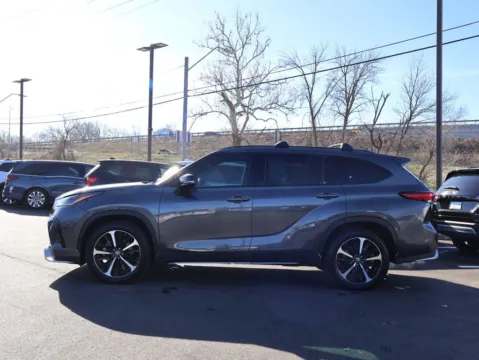 More photos of 2021 Toyota Highlander XSE at Jay Wolfe Honda, MO