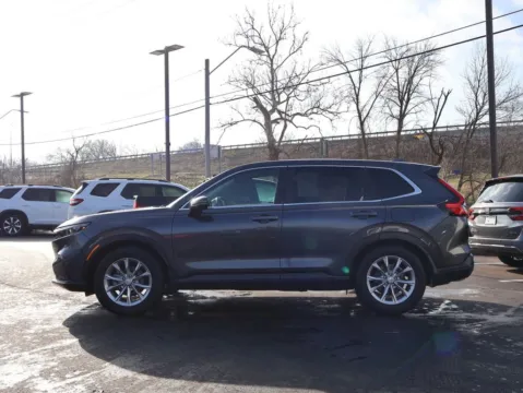 More photos of 2023 Honda CR-V EX-L at Jay Wolfe Honda, MO