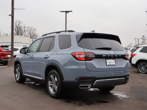More photos of 2026 Honda Pilot EX-L at Jay Wolfe Honda, MO