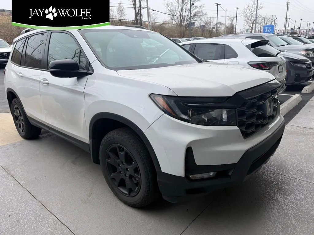 White 2024 Honda Passport TrailSport for sale in Kansas City, MO