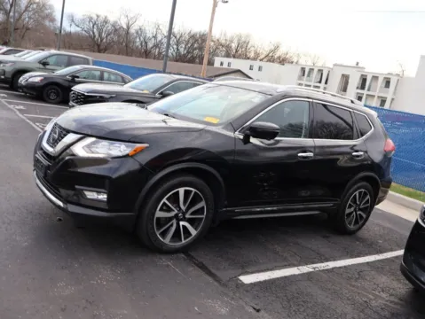 More photos of 2018 Nissan Rogue SL at Jay Wolfe Honda, MO