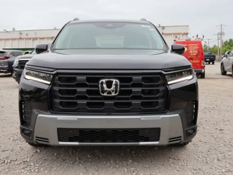 Photos of 2026 Honda Pilot EX-L for sale in Kansas City, MO at Jay Wolfe Honda