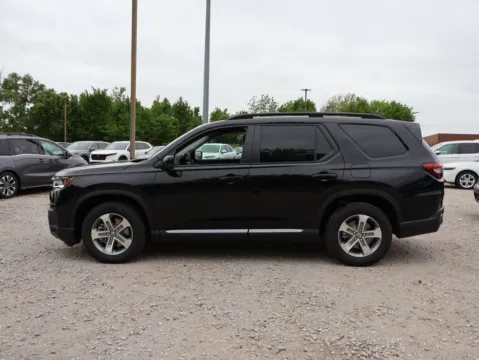 More photos of 2026 Honda Pilot EX-L at Jay Wolfe Honda, MO