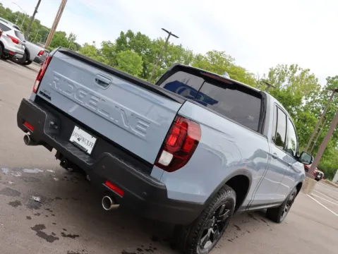 More photos of 2026 Honda Ridgeline Black Edition at Jay Wolfe Honda, MO