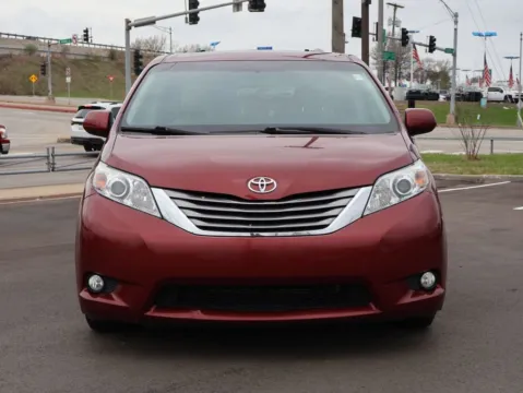 Photos of 2015 Toyota Sienna L for sale in Kansas City, MO at Jay Wolfe Honda