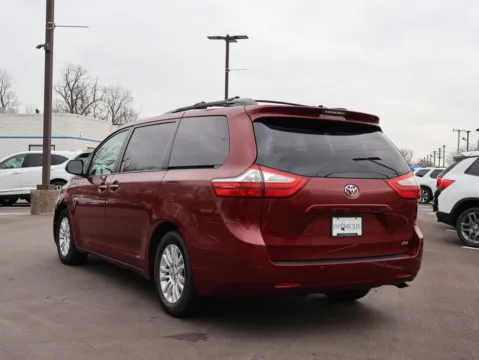 More photos of 2015 Toyota Sienna L at Jay Wolfe Honda, MO