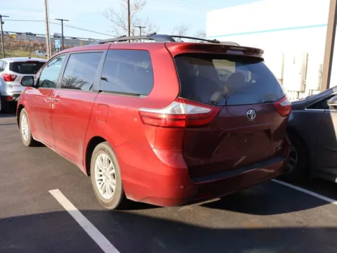 More photos of 2015 Toyota Sienna XLE at Jay Wolfe Honda, MO