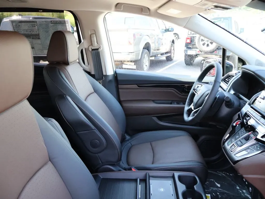 2026 Honda Odyssey Elite - Photo 6