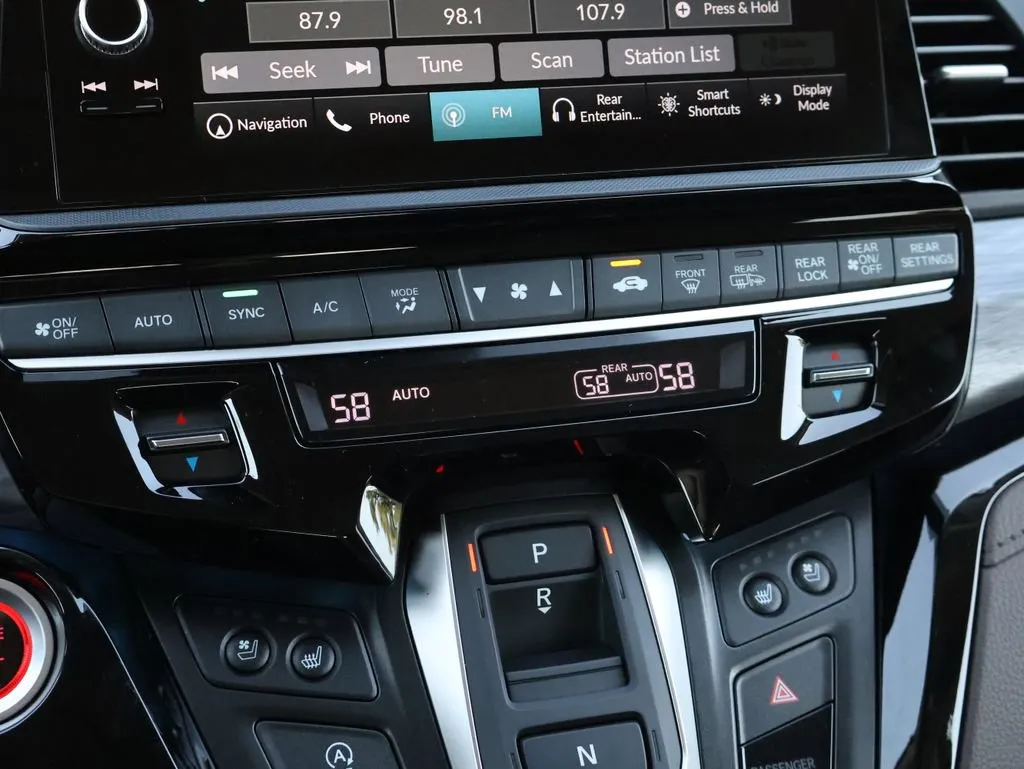 2026 Honda Odyssey Elite - Photo 17