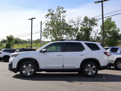 More photos of 2026 Honda Pilot EX-L at Jay Wolfe Honda, MO
