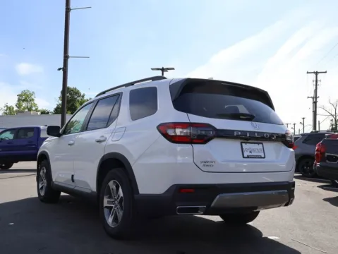 More photos of 2026 Honda Pilot EX-L at Jay Wolfe Honda, MO