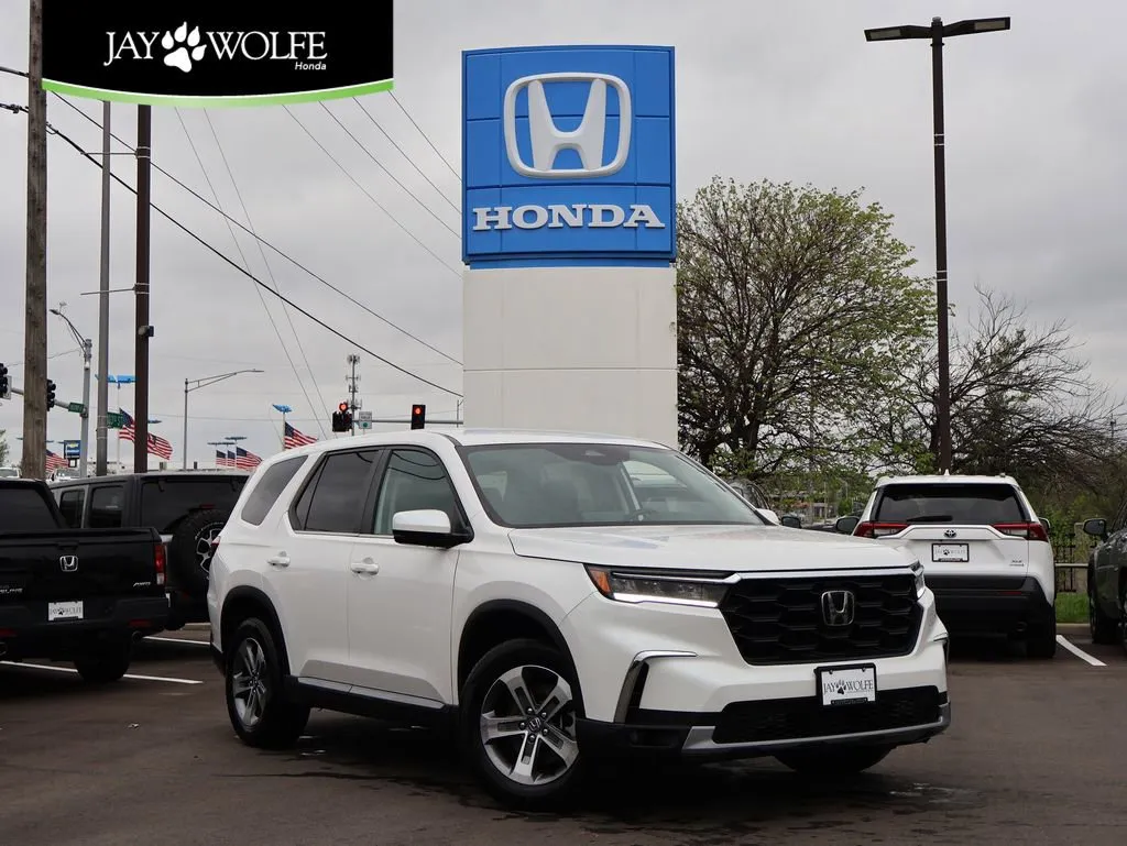 White 2025 Honda Pilot EX-L for sale in Kansas City, MO