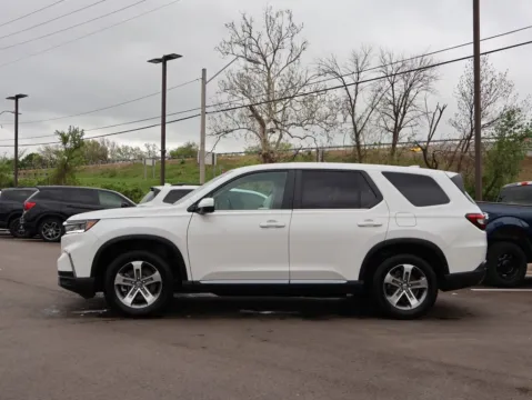 More photos of 2025 Honda Pilot EX-L at Jay Wolfe Honda, MO