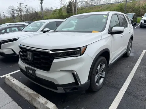 Another view of 2025 Honda Pilot EX-L for sale in Kansas City, MO at Jay Wolfe Honda