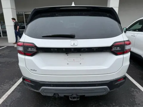 More photos of 2025 Honda Pilot EX-L at Jay Wolfe Honda, MO