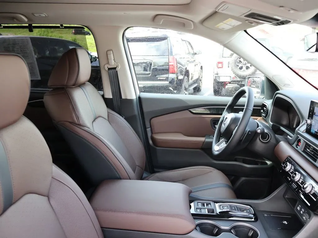 2025 Honda Pilot Elite - Photo 8