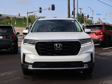 Photos of 2025 Honda Pilot Elite for sale in Kansas City, MO at Jay Wolfe Honda