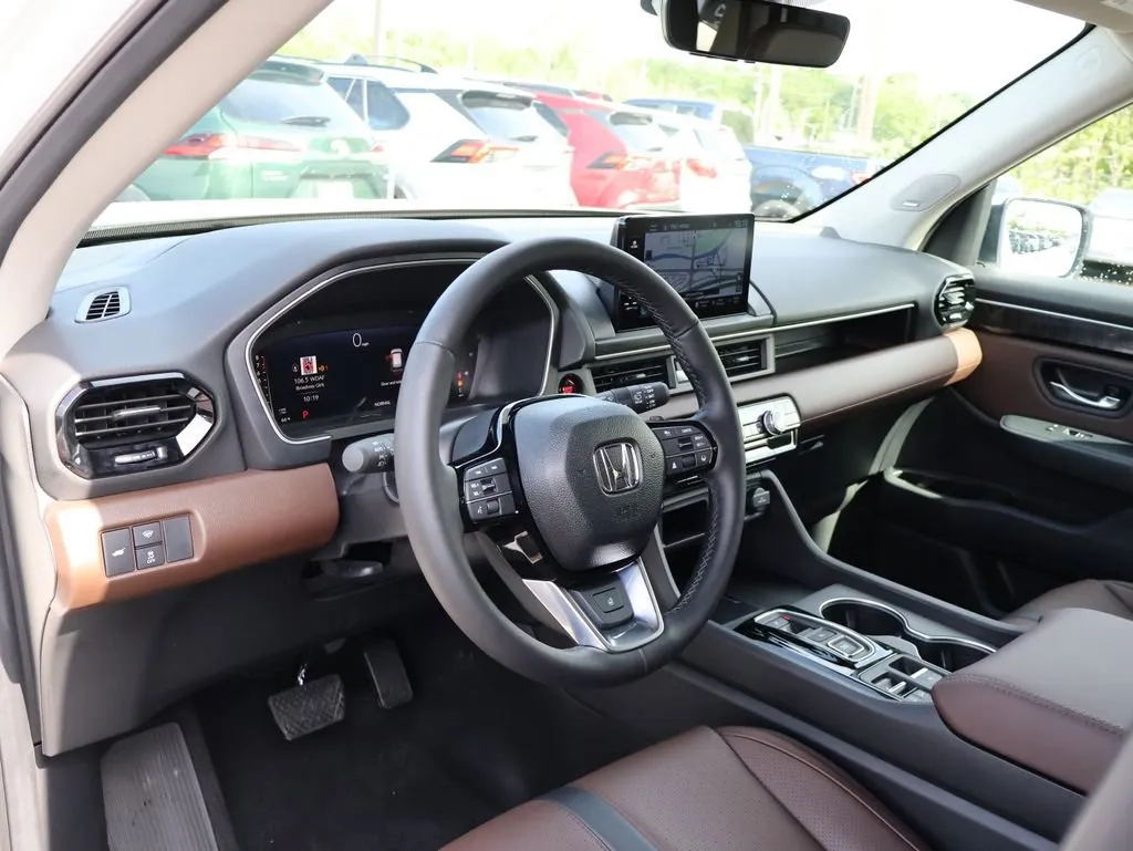 2025 Honda Pilot Elite - Photo 18