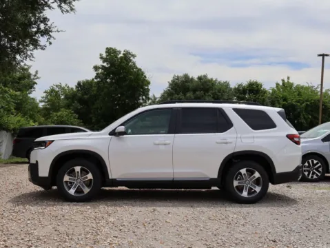 More photos of 2026 Honda Pilot EX-L at Jay Wolfe Honda, MO