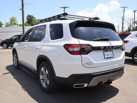 More photos of 2026 Honda Pilot EX-L at Jay Wolfe Honda, MO