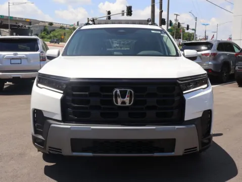 Photos of 2026 Honda Pilot EX-L for sale in Kansas City, MO at Jay Wolfe Honda