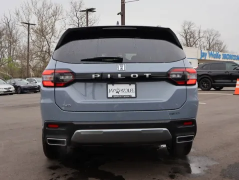 More photos of 2026 Honda Pilot EX-L at Jay Wolfe Honda, MO