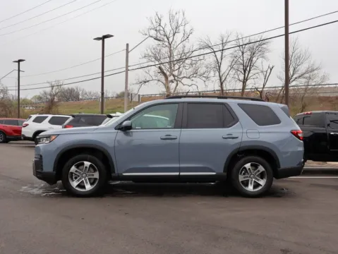 Another view of 2026 Honda Pilot EX-L for sale in Kansas City, MO at Jay Wolfe Honda