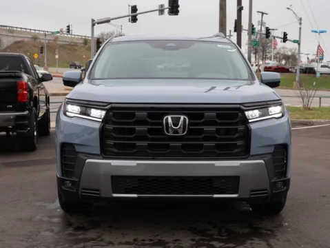 Photos of 2026 Honda Pilot EX-L for sale in Kansas City, MO at Jay Wolfe Honda