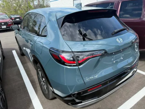 More photos of 2024 Honda HR-V EX-L at Jay Wolfe Honda, MO