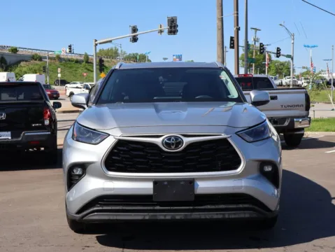 Photos of 2022 Toyota Highlander XLE for sale in Kansas City, MO at Jay Wolfe Honda