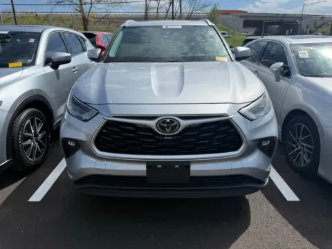Photos of 2022 Toyota Highlander XLE for sale in Kansas City, MO at Jay Wolfe Honda