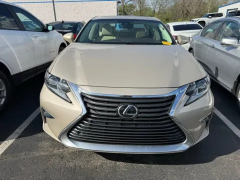 Photos of 2017 Lexus ES 350 for sale in Kansas City, MO at Jay Wolfe Honda