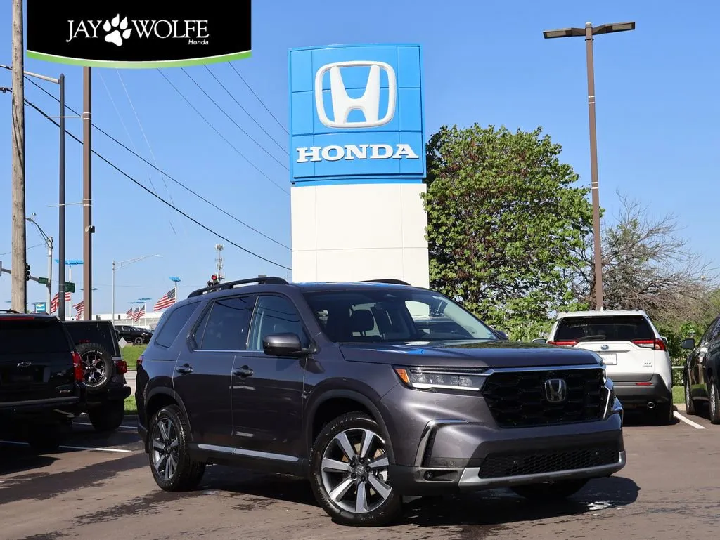 Used 2025 Honda Pilot Elite with VIN 5FNYG1H85SB193040 for sale in Kansas City