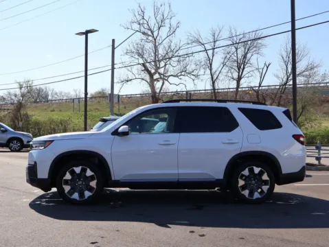 Another view of 2026 Honda Pilot Elite for sale in Kansas City, MO at Jay Wolfe Honda