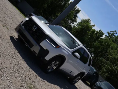 Another view of 2026 Honda Pilot EX-L for sale in Kansas City, MO at Jay Wolfe Honda