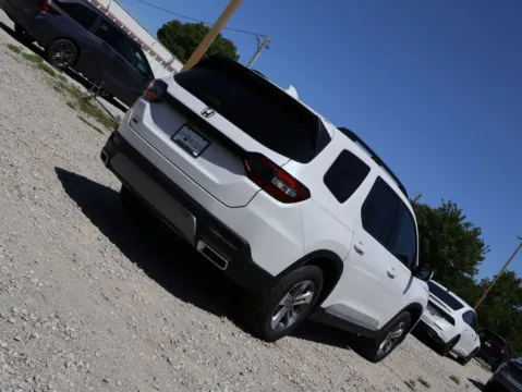 More photos of 2026 Honda Pilot EX-L at Jay Wolfe Honda, MO