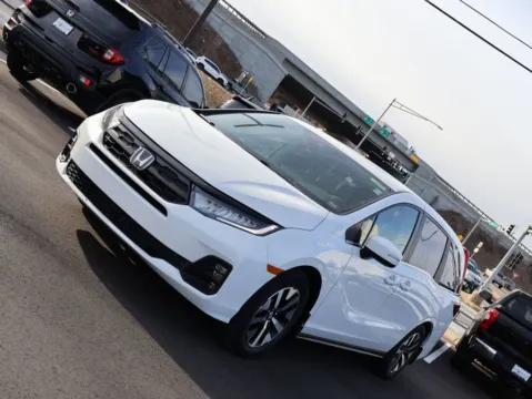 Photos of 2026 Honda Odyssey EX-L for sale in Kansas City, MO at Jay Wolfe Honda