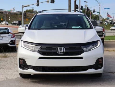 Photos of 2026 Honda Odyssey EX-L for sale in Kansas City, MO at Jay Wolfe Honda