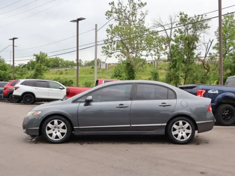 More photos of 2009 Honda Civic Sdn LX at Jay Wolfe Honda, MO