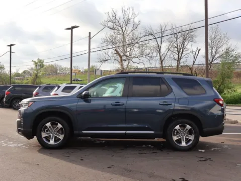 Another view of 2026 Honda Pilot EX-L for sale in Kansas City, MO at Jay Wolfe Honda