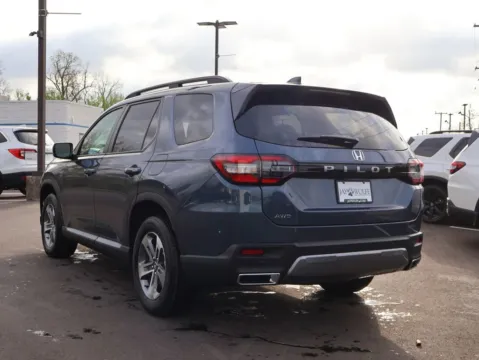 More photos of 2026 Honda Pilot EX-L at Jay Wolfe Honda, MO