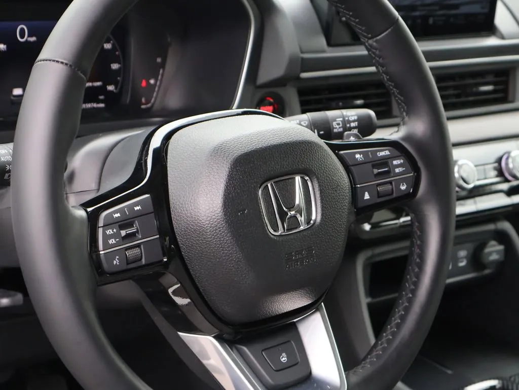 2025 Honda Pilot Elite - Photo 18